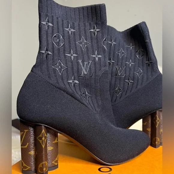 AUTHENTIC LOUIS VUITTON MONOGRAM SILHOUETTE ANKLE BOOTS - Picture 2 of 6